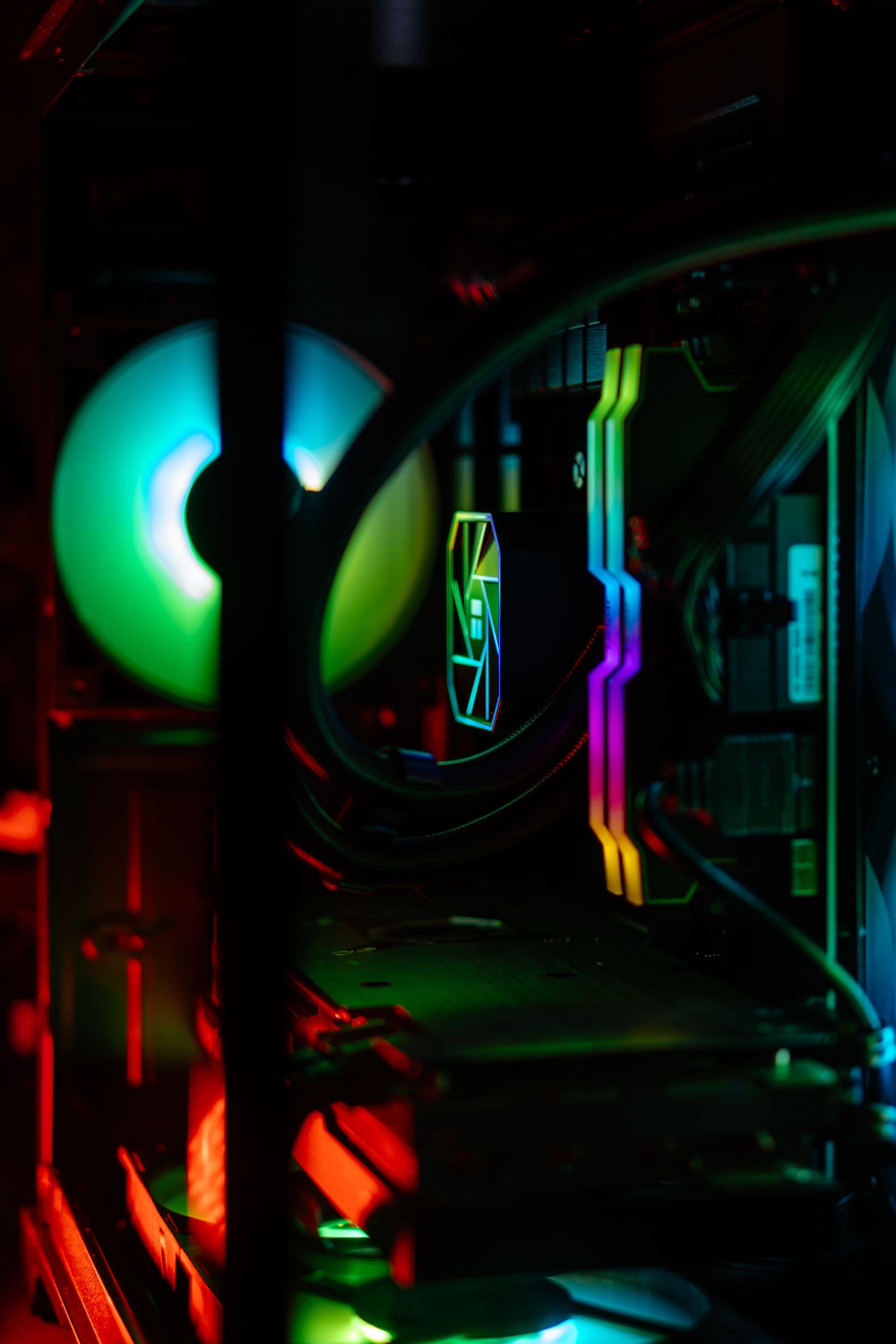PC gamer RGB sur mesure assemblé et testé dans l'atelier près de Toulouse