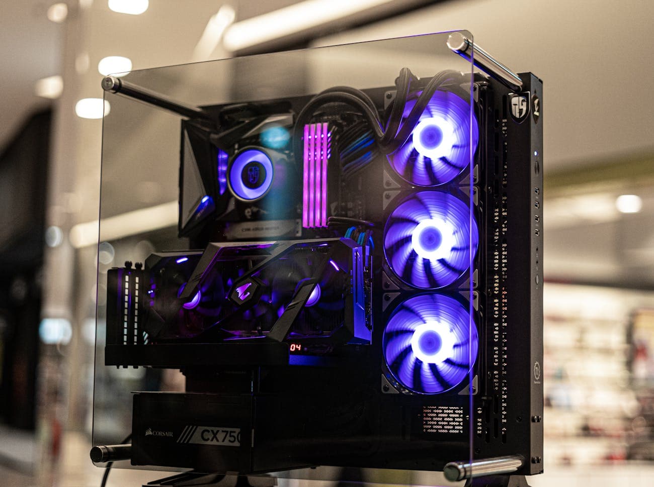 PC gamer Ryzen 7 et RTX 4070 avec éclairage RGB monté sur mesure par MyPcFactory